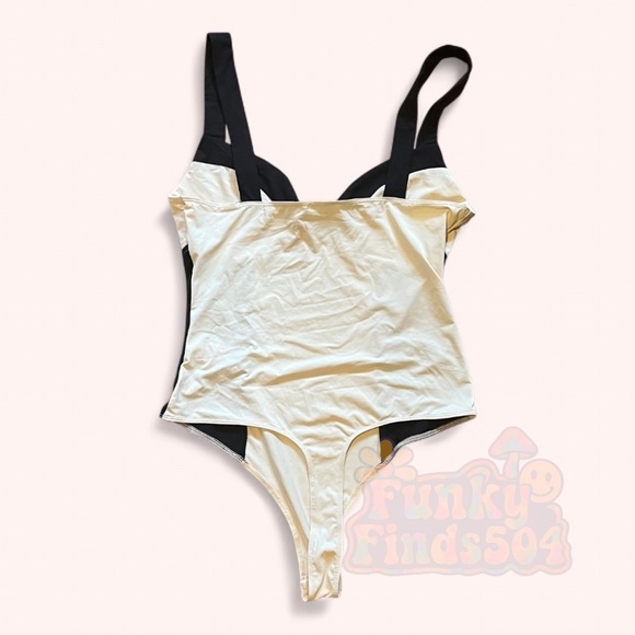 Le Lis NWOT Black Ivory Colorblock Sweetheart Neck Bodysuit Size M - Picture 3 of 6